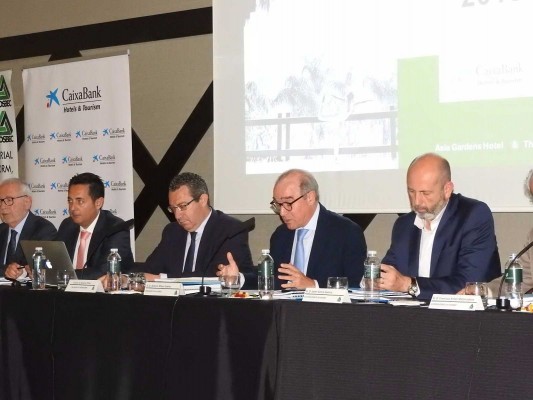 El reto de Hosbec, 'combatir' la economía colaborativa: suben los aeropuertos, baja la ocupación hotelera 