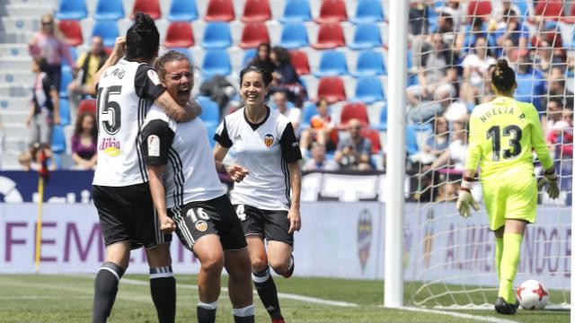 El Valencia se apunta el derbi y asegura la Copa de la Reina