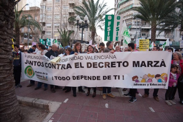 Una asociación de padres pide al Gobierno que lleve al Constitucional la Ley de Plurilingüismo