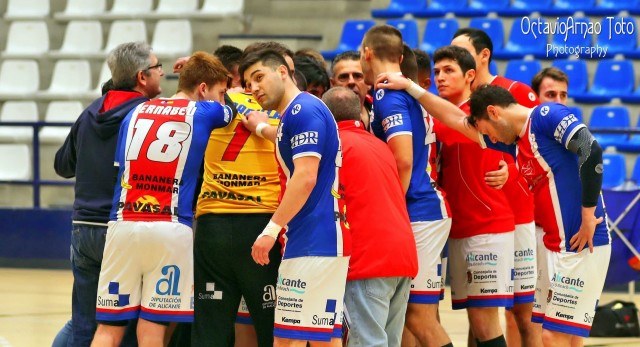 Agustinos cede un empate sobre la bocina y se mantiene a dos puntos el 'play-off'