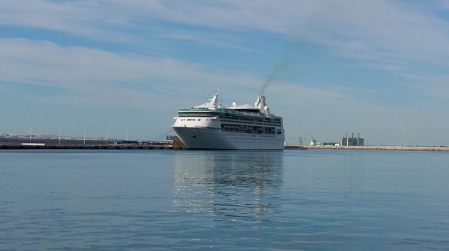Alicante recibe otros 2.000 cruceristas de origen estadounidense a bordo del Vision of the Seas
