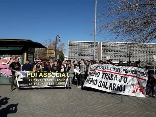El profesorado asociado de la UV no atisba salida a la huelga tres meses después