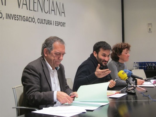 Los alumnos de universidades privadas se quedan fuera de las becas de la Generalitat