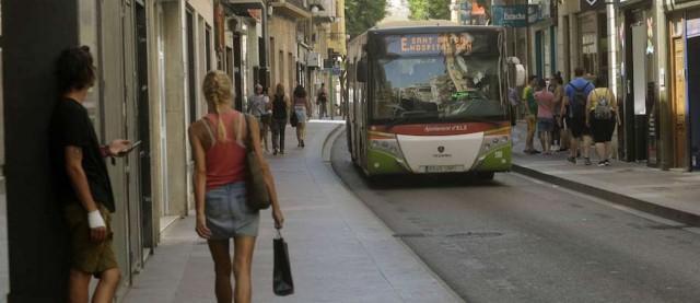 Elche paraliza la peatonalización de La Corredora por la presión de comerciantes y oposición