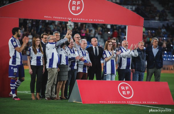 Las mejores imágenes del Levante UD - Real Zaragoza... y el homenaje a la Copa (Fotos: Carla Cortés)