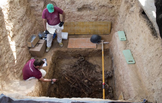 Comienzan los trabajos de exhumación de la fosa 128 donde se espera encontrar a más de 120 fusilados
