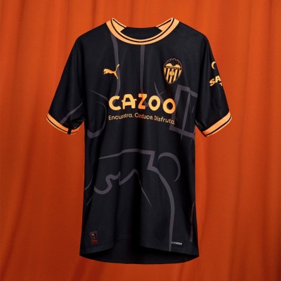 La segunda equipación del Valencia para la temporada 2022-2023, en imágenes (Fotos: Valencia CF)