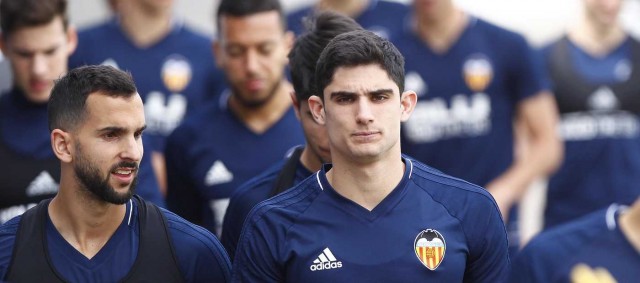 Marcelino se lleva a todos los disponibles a Villarreal y hará tres descartes