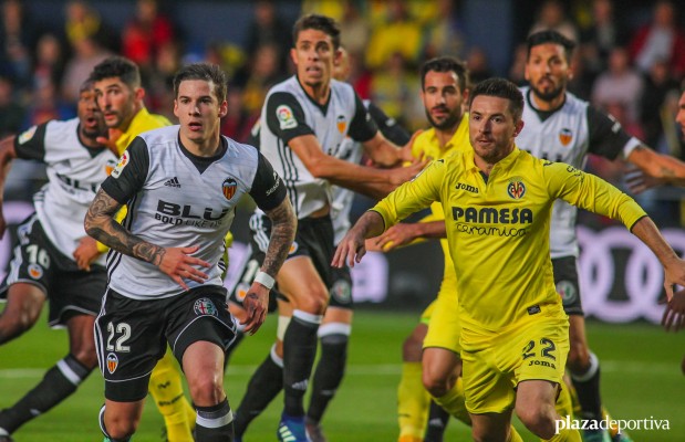 Mario Gaspar decanta un derbi vibrante