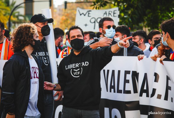Las mejores imágenes de la manifestación 'Per la dignitat del Valencia CF, Lim Go Home' (Fotos: CARLA CORTÉS)