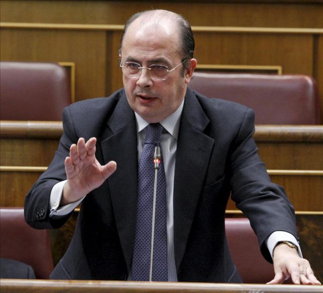 Ignacio Gil Lázaro, diputado del Congreso durante 33 años, abandona el PP