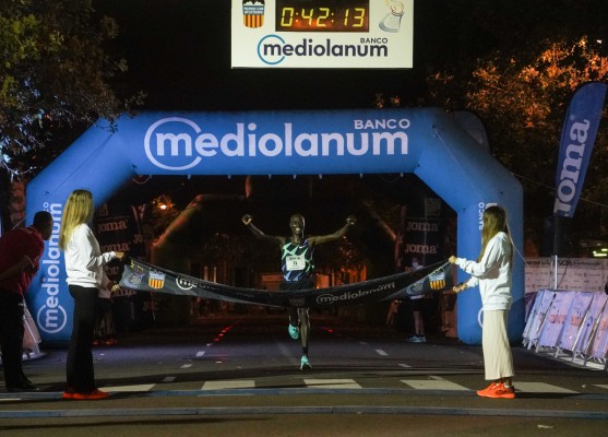 VIII edición de la 15k Nocturna de València Banco Mediolanum (Fotos: Eduardo Manzana)