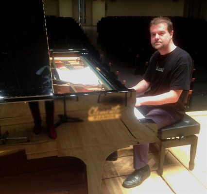 La orquesta de Valencia actuará junto a Carlos Apellániz este viernes