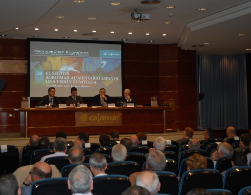 Cajamar destaca la posición competitiva del sector agroalimentario en el nuevo número de ‘Mediterráneo Económico’