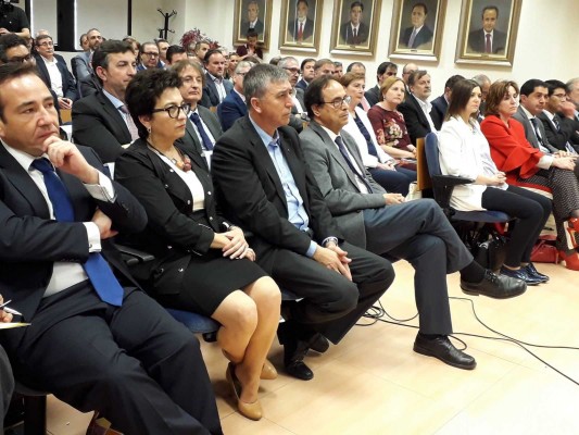 El Consell traslada a Ateval su voluntad de implicarse en la modernización del sector textil