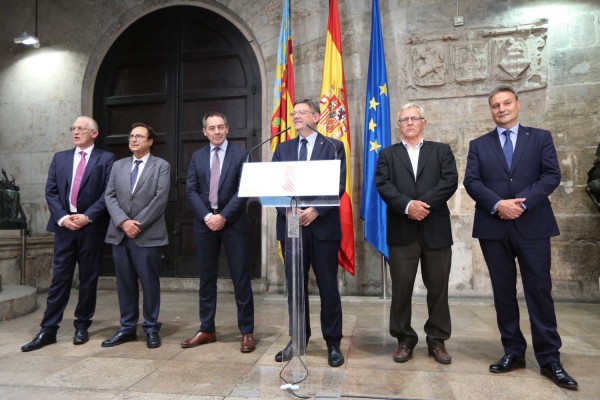 Ford pondrá a rodar 10 furgonetas híbridas en València para analizar su impacto