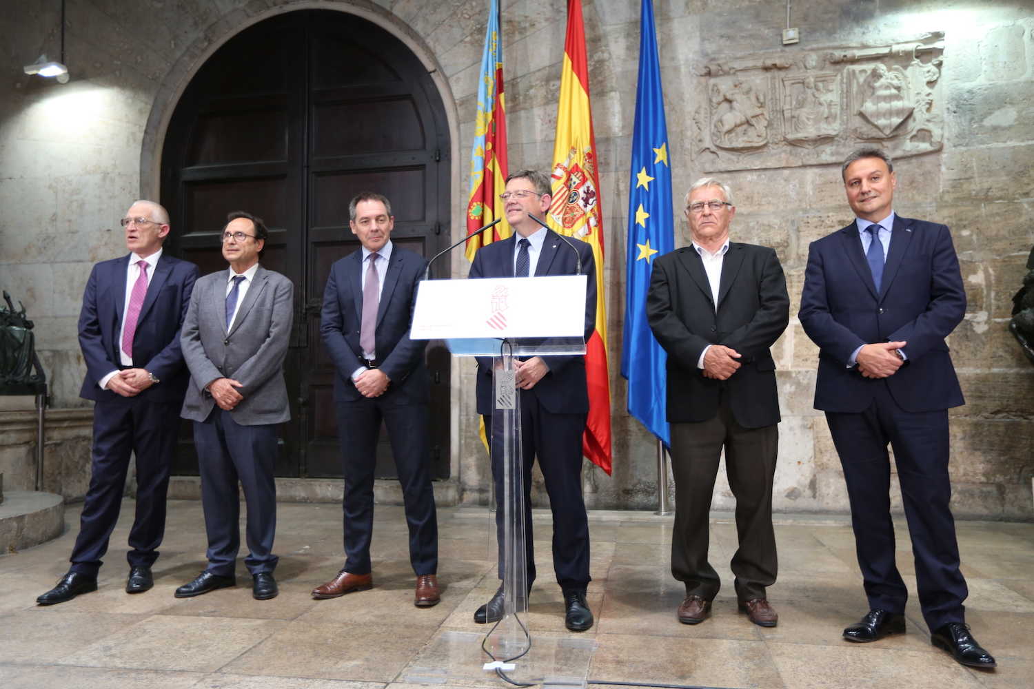 Ford pondrá a rodar 10 furgonetas híbridas en València para analizar su impacto
