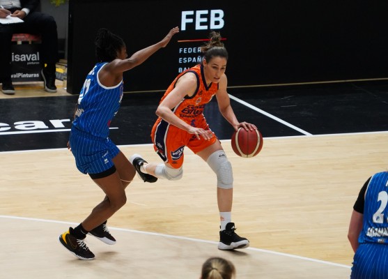 Las mejores imágenes del Valencia Basket-Avenida de la final de la LF Endesa (Fotos: EDUARDO MANZANA)