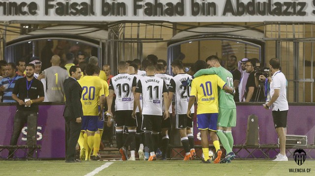  El Valencia empata en un anómalo partido ante el Al Nassr saudí
