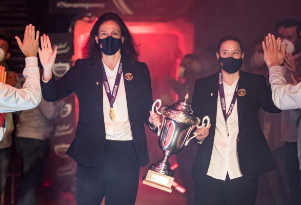 El homenaje a las campeonas de Valencia Basket, en imágenes (Fotos: Miguel Ángel Polo / Isaac Ferrera)