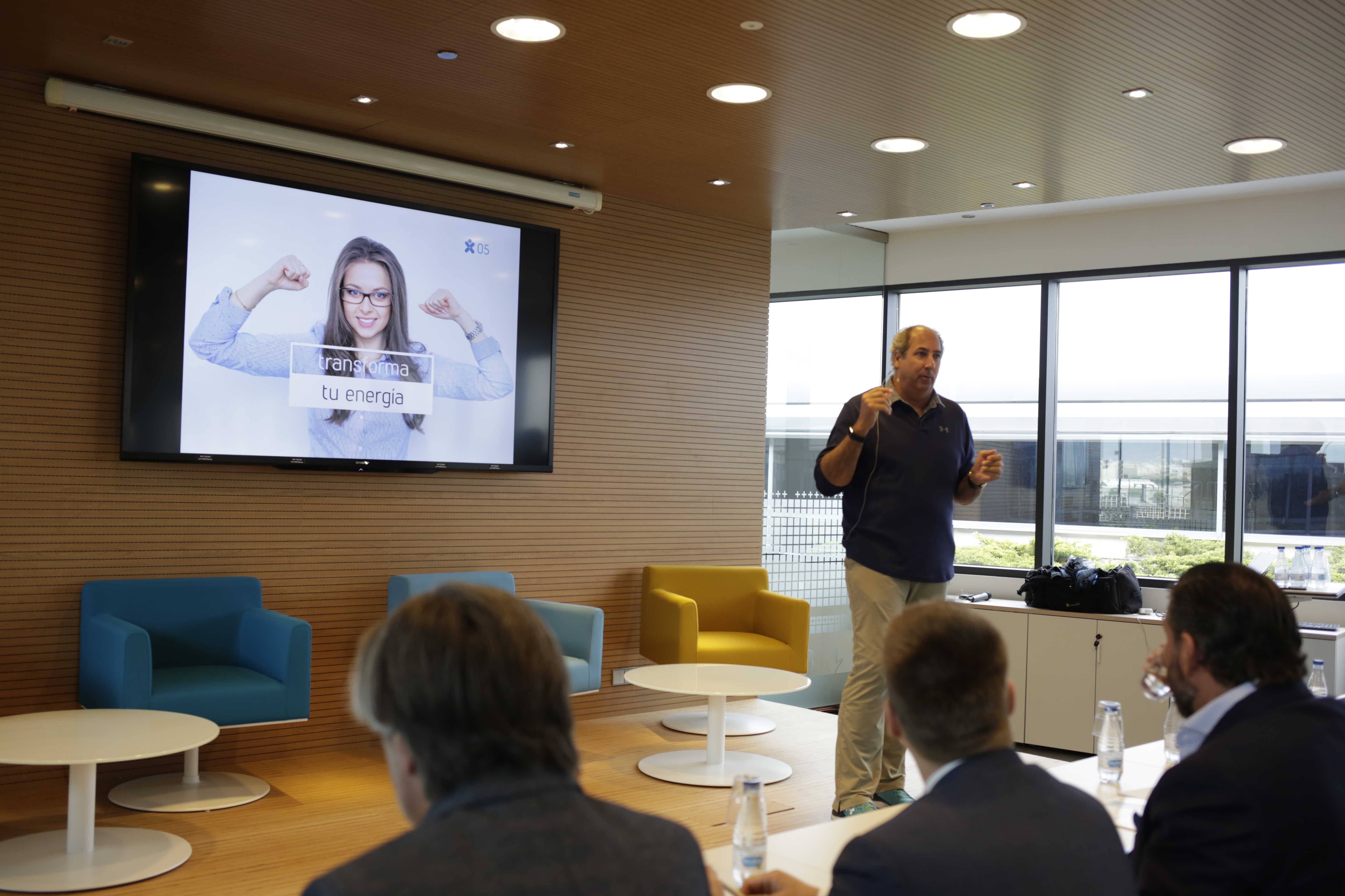 Luis Mediero, durante la jornada con los directivos alicantinos en las instalaciones de Actiu - 