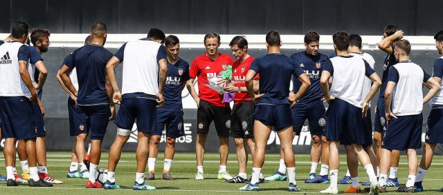 El Valencia podría jugar amistosos tras la Liga y volverá al trabajo sobre el 10 julio