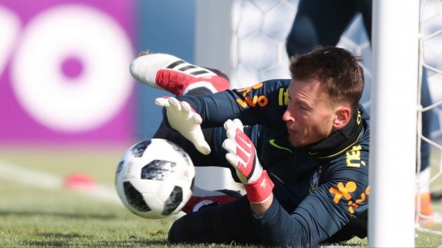 Neto, primer valencianista en saber si estará en el Mundial