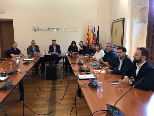 Hacia el consenso con la Corredora de Elche: la corporación trabajará con comerciantes y vecinos 