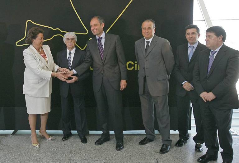Barberá, Ecclestone, Camps y los socios de Valmor Sports, en 2007. Foto: EFE/Manuel Bruque   - 