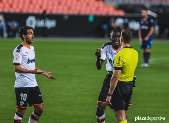 Vuelve el fútbol: Las mejores imágenes del derbi valenciano (Fotos: Carla Cortés)