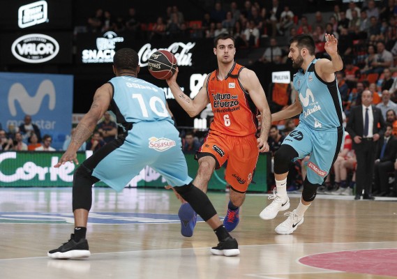 Un Valencia Basket arollador ata la ventaja de campo a costa del Estudiantes (93-69)