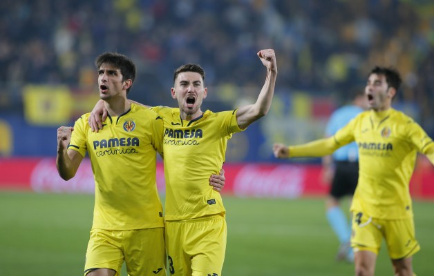 Ambiente y partido entre el Villarreal y Levante en el estadio de La Cerámica. (Fotos: Carme Ripollès)
