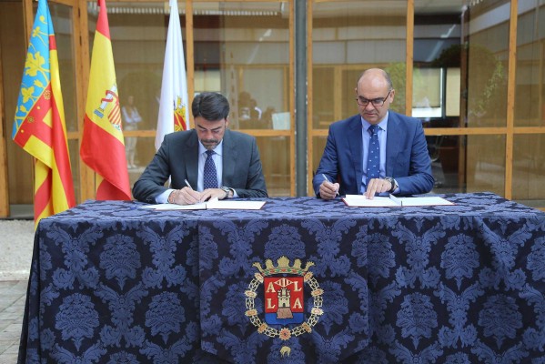 Barcala sella su alianza con la UA: cederá edificios y agilizará permisos al parque científico