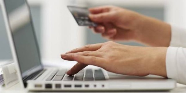 Dos de cada tres valencianos realizan todas sus gestiones bancarias online, según Rastreator