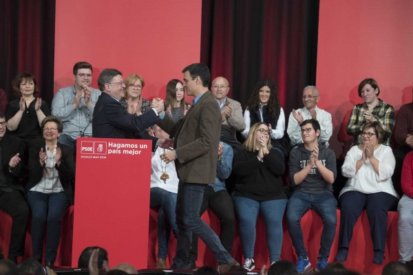 Sánchez traslada a Puig el apoyo del PSOE a las reivindicaciones del PSPV