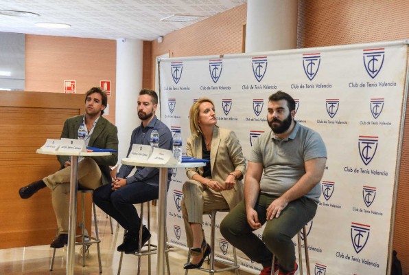 Jornada 'Cómo desarrollar atletas en los eSports' en el BBVA Open Ciudad de Valencia (Fotos: EDUARDO MANZANA)