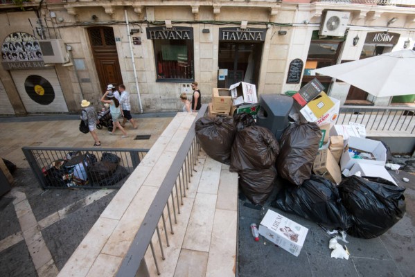 PSOE, Cs y Compromís instan al PP a definir el futuro de la contrata de la basura en una comisión