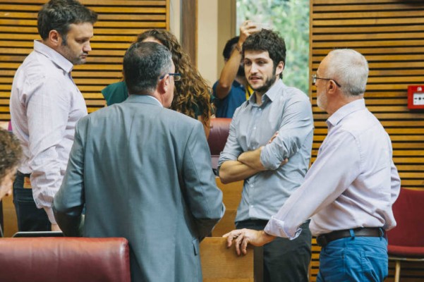 Podemos aprieta, pero no ahoga