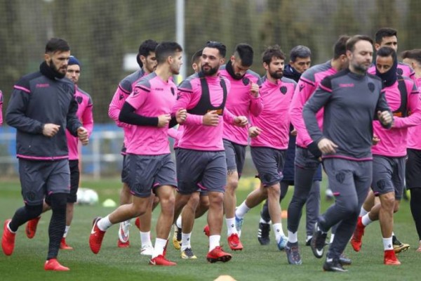 Ivi se retira lesionado en la primera sesión de la semana