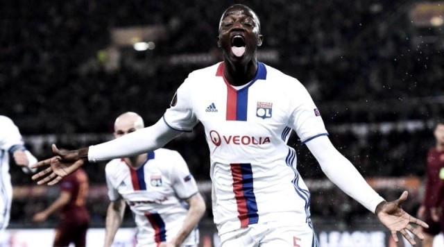 El Valencia se interesa en el central del Lyon, Mouctar Diakhaby