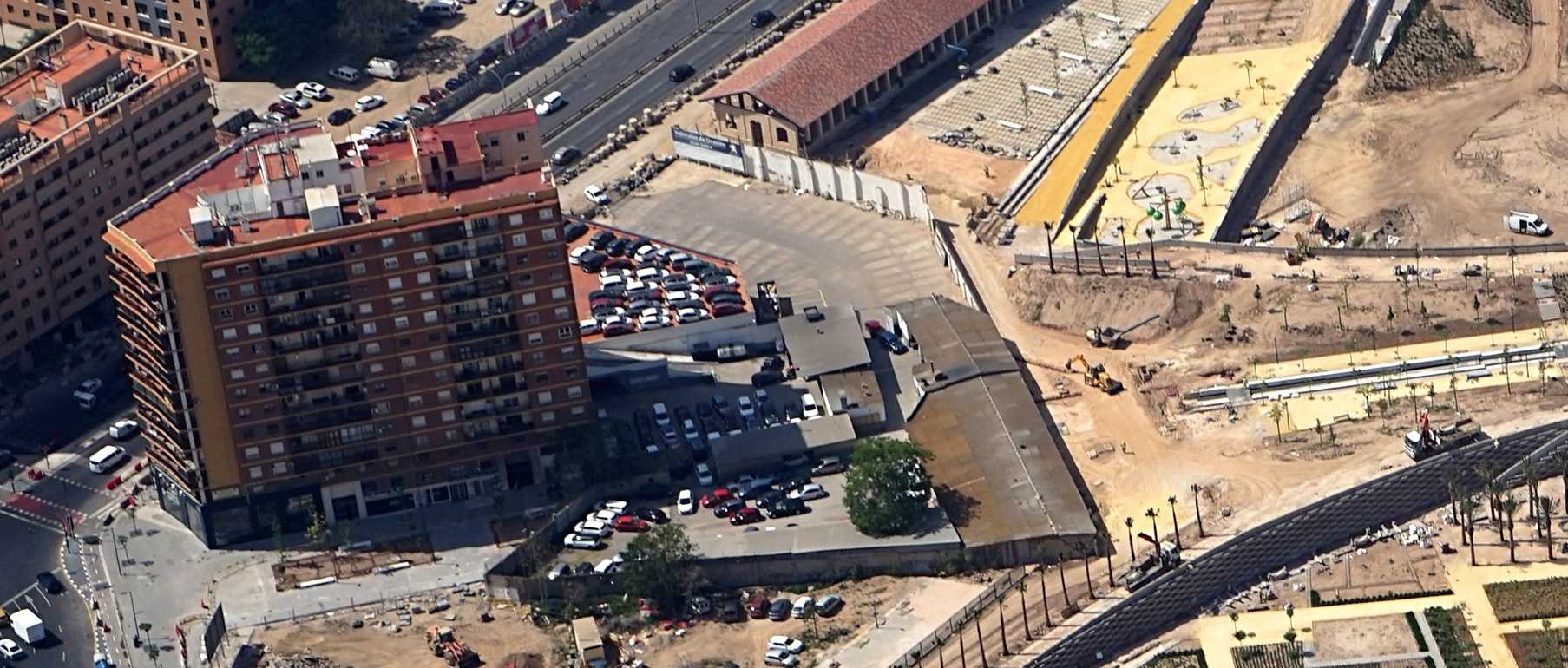 Parque Central busca aceites, carburantes y pinturas en el terreno que ocupó el concesionario