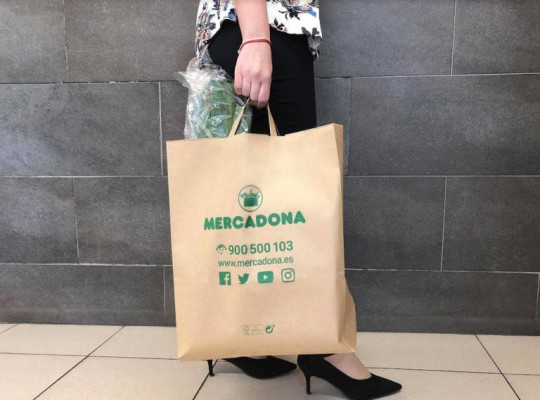 El uso de bolsas de papel aumentó un 15% en 2017 tras entrar 