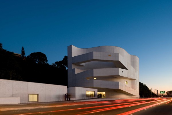 Espai Alfaro contrapone la obra del artista valenciano con la del arquitecto portugués Siza