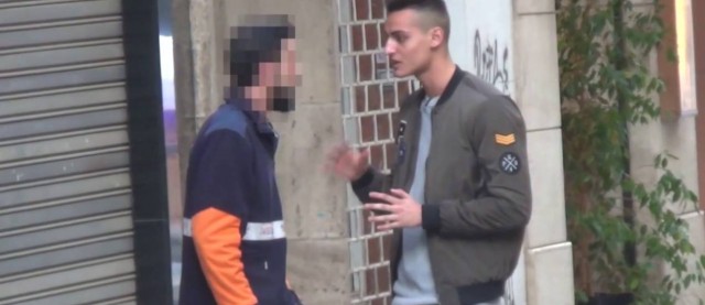 La juez exige una fianza de 500.000 euros al 'youtuber' que llamó 'caranchoa' a un repartidor en Alicante