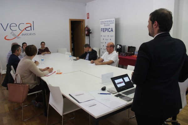 La externalización en las empresas del calzado como eje para fortalecer su ventaja competitiva 