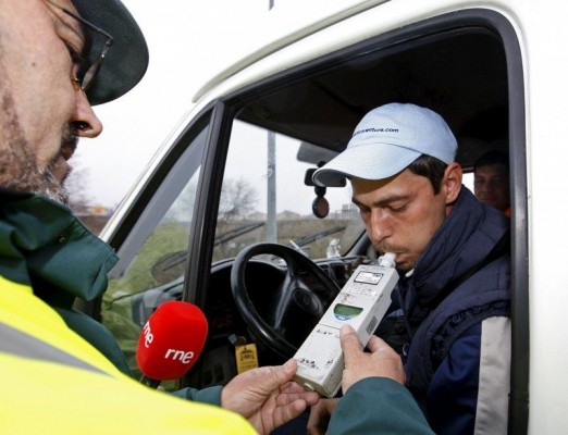 Tráfico pide bajar la tasa de alcohol para los profesionales del volante
