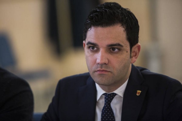 Sagredo ordena investigar por qué se montaron casetas de la Feria de Paterna antes de adjudicar el contrato