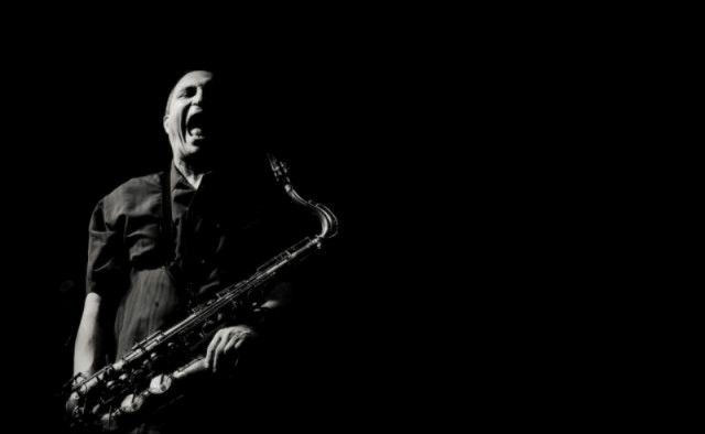 El saxofonista George Garzone rinde homenaje a John Coltrane en un concierto en Jimmy Glass