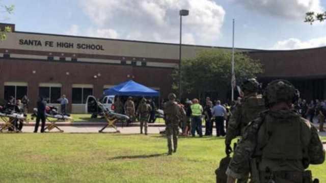 Al menos ocho muertos y varios heridos en el tiroteo en un instituto de Texas