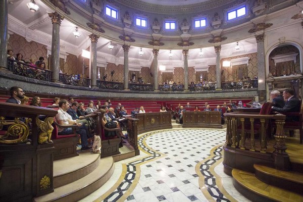 El Ayuntamiento de València aumentó un 43% la contratación 'a dedo' antes de que cambiase la ley